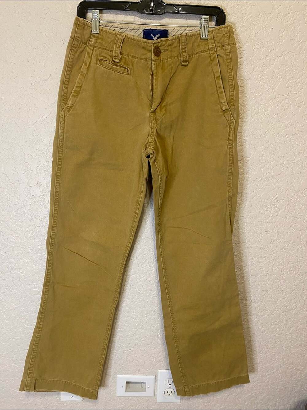 American Eagle Outfitters Men's Khaki/Tan Straight Chinos distressed 29x32